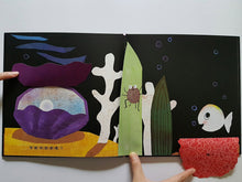 Load image into Gallery viewer, Little White Fish Counts to 11 (Lift-the-Flap Book) • 跟小白魚一起玩躲貓貓 (翻一翻、找一找)